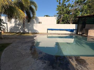 EN VENTA CASA DE 1 PLANTA EN LA REJOYADA CON PANELES SOLARES, KOMCHEN YUCATÁN