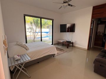 EN VENTA CASA DE 1 PLANTA EN LA REJOYADA CON PANELES SOLARES, KOMCHEN YUCATÁN