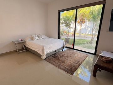 EN VENTA CASA DE 1 PLANTA EN LA REJOYADA CON PANELES SOLARES, KOMCHEN YUCATÁN