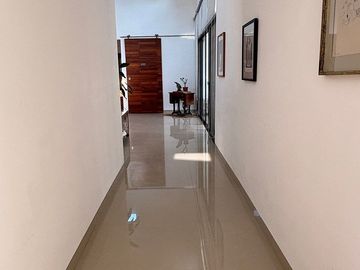 EN VENTA CASA DE 1 PLANTA EN LA REJOYADA CON PANELES SOLARES, KOMCHEN YUCATÁN