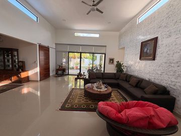 EN VENTA CASA DE 1 PLANTA EN LA REJOYADA CON PANELES SOLARES, KOMCHEN YUCATÁN