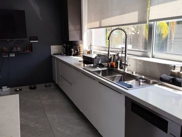 Residencia con alberca en venta en Jacarandas