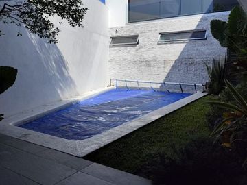 Residencia con alberca en venta en Jacarandas