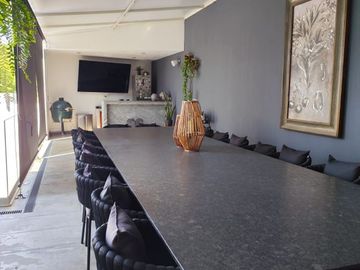 Residencia con alberca en venta en Jacarandas