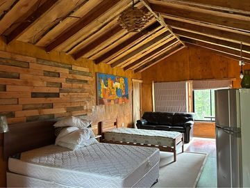 Terreno con galpón, 2 cabañas y vista al volcán