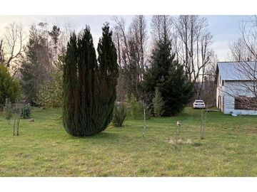 Terreno con galpón, 2 cabañas y vista al volcán