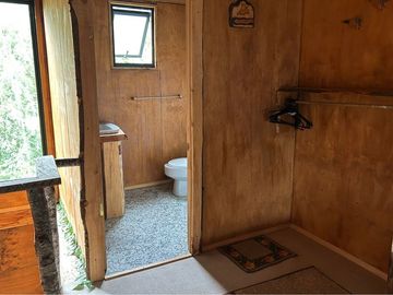 Terreno con galpón, 2 cabañas y vista al volcán