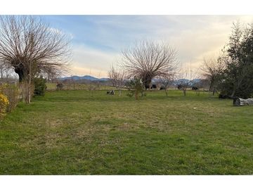 Terreno con galpón, 2 cabañas y vista al volcán