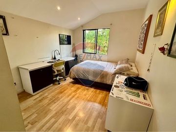 MARAVILLOSA!  EN CONDOMINIO, CERCA PORTAL