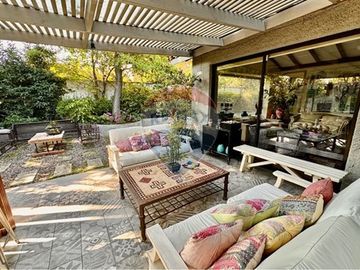 MARAVILLOSA!  EN CONDOMINIO, CERCA PORTAL