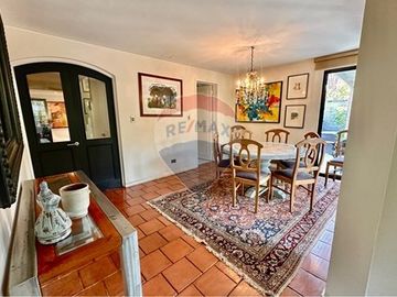 MARAVILLOSA!  EN CONDOMINIO, CERCA PORTAL