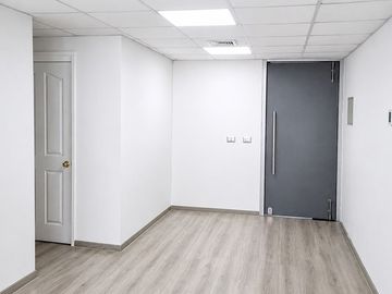 OFICINA CON ESTACIONAMIENTO Y BODEGA INCLUIDO