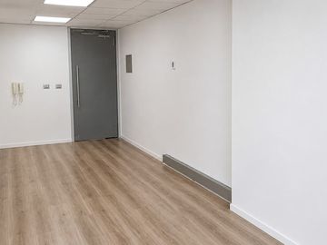 OFICINA CON ESTACIONAMIENTO Y BODEGA INCLUIDO