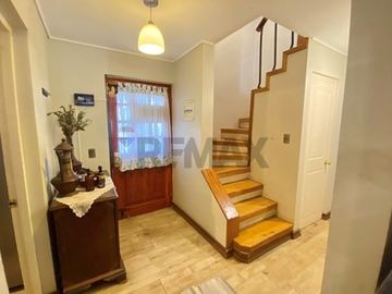 Oportunidad - Casa en Barrio Casa Grande Peñalolén