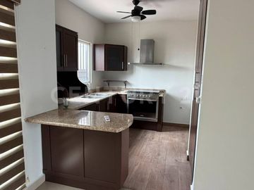 RENTA DE CASA EN COL. NEXXUS CRISTAL EN ESCOBEDO