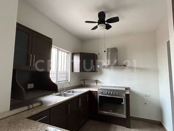 RENTA DE CASA EN COL. NEXXUS CRISTAL EN ESCOBEDO