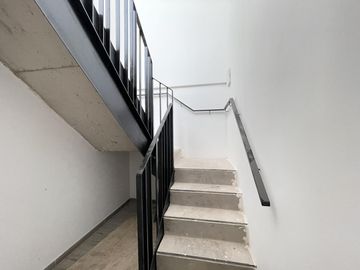 Departamento monoambiente con balcón y terraza