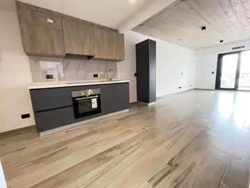 Departamento monoambiente con balcón y terraza