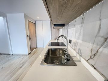 Departamento monoambiente con balcón y terraza