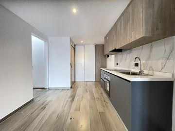 Departamento monoambiente con balcón y terraza