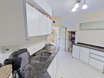 San Cristobal hermoso PH de 5 ambientes + escritorio/oficina + quincho, vivienda o uso profesional
