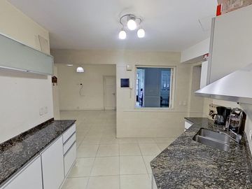 San Cristobal hermoso PH de 5 ambientes + escritorio/oficina + quincho, vivienda o uso profesional