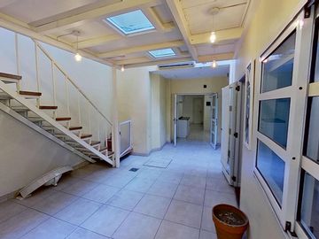 San Cristobal hermoso PH de 5 ambientes + escritorio/oficina + quincho, vivienda o uso profesional
