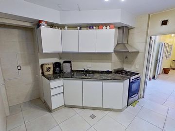 San Cristobal hermoso PH de 5 ambientes + escritorio/oficina + quincho, vivienda o uso profesional