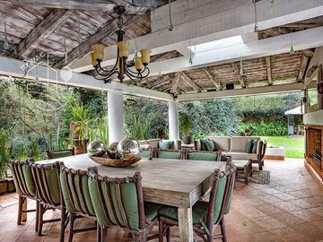 Casa en venta con jardín y alberca, Avándaro