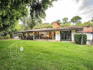 Casa en venta con jardín y alberca, Avándaro