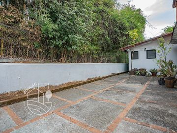 Casa en venta con jardín y alberca, Avándaro