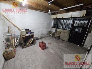 Casa esquina con Local, Departamento y casa - Venta - Gabriel Suarez