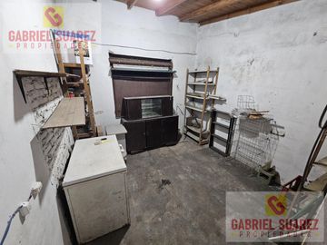 Casa esquina con Local, Departamento y casa - Venta - Gabriel Suarez