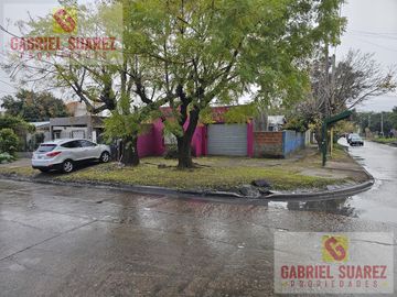 Casa esquina con Local, Departamento y casa - Venta - Gabriel Suarez