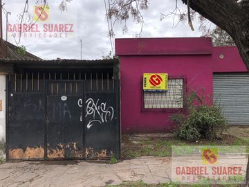 Casa esquina con Local, Departamento y casa - Venta - Gabriel Suarez