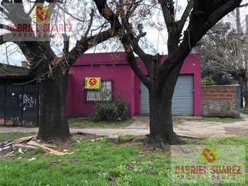 Casa esquina con Local, Departamento y casa - Venta - Gabriel Suarez