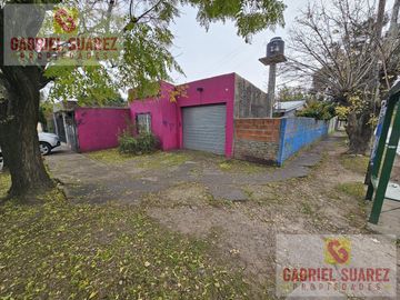 Casa esquina con Local, Departamento y casa - Venta - Gabriel Suarez