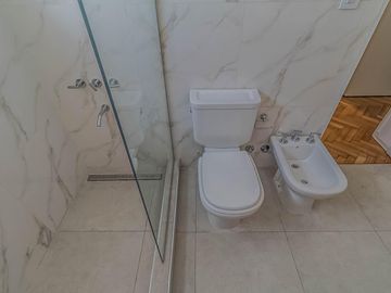 Departamento · Tres ambientes · Rivera Indarte al 100 · Flores