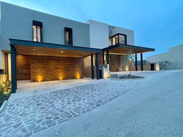 CASA RENTA ALTOZANO - ROCA acabados de lujo. Sistema inteligente