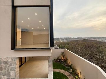 CASA RENTA ALTOZANO - ROCA acabados de lujo. Sistema inteligente