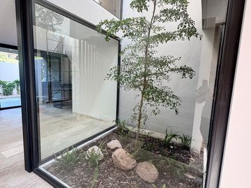CASA RENTA FOGATA ALTOZANO Doble altura y Jardin 55m2, acabados de lujo.