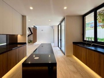 CASA RENTA FOGATA ALTOZANO Doble altura y Jardin 55m2, acabados de lujo.