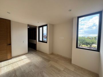 CASA RENTA FOGATA ALTOZANO Doble altura y Jardin 55m2, acabados de lujo.