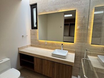 CASA RENTA FOGATA ALTOZANO Doble altura y Jardin 55m2, acabados de lujo.