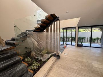 CASA RENTA FOGATA ALTOZANO Doble altura y Jardin 55m2, acabados de lujo.