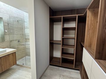 CASA RENTA FOGATA ALTOZANO Doble altura y Jardin 55m2, acabados de lujo.
