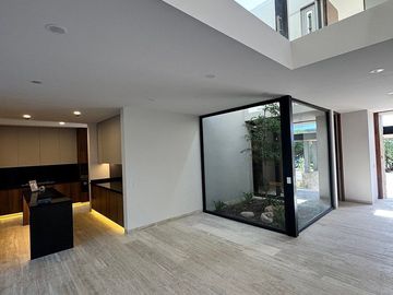 CASA RENTA FOGATA ALTOZANO Doble altura y Jardin 55m2, acabados de lujo.