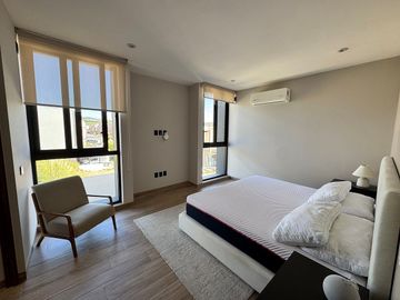 CASA AMUEBLADA RENTA ALTOZANO ROCA acabados de lujo. Sistema inteligente