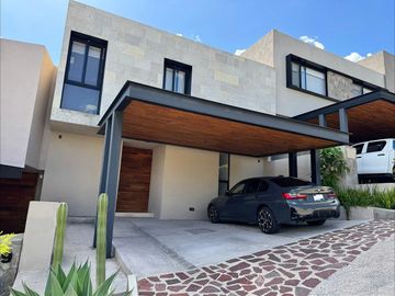CASA AMUEBLADA RENTA ALTOZANO ROCA acabados de lujo. Sistema inteligente