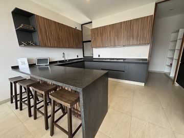 CASA AMUEBLADA RENTA ALTOZANO ROCA acabados de lujo. Sistema inteligente